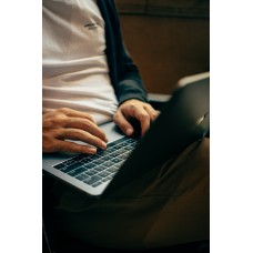 Eluktronics EliteBook 15 Gen 8